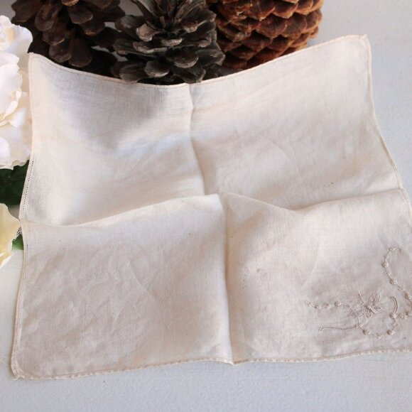 Vintage 1930s Handkerchief, Hand Plant Dyed Vintage Hankie in Mottled Dusty Pink - Picture 1 of 10